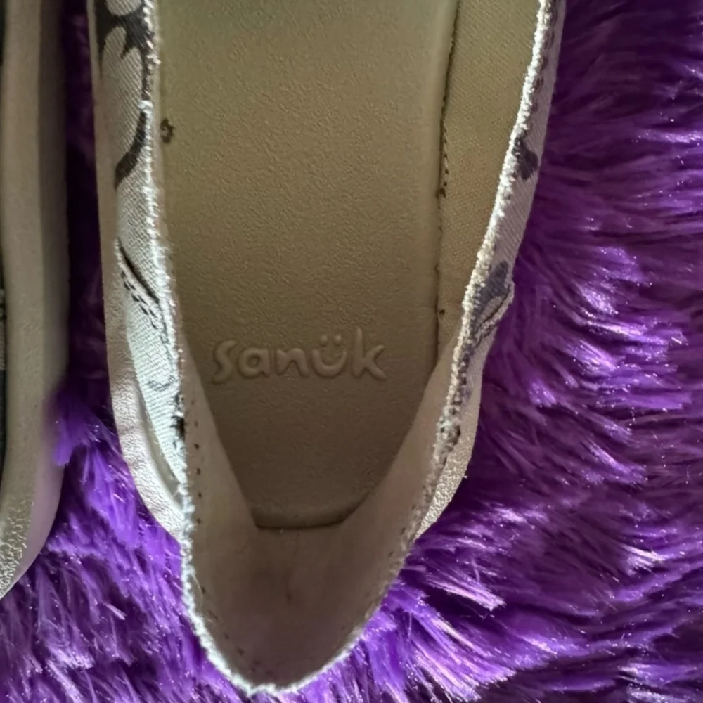 Sanuk Donna Camo Slip-Ons - Picture 4 of 7